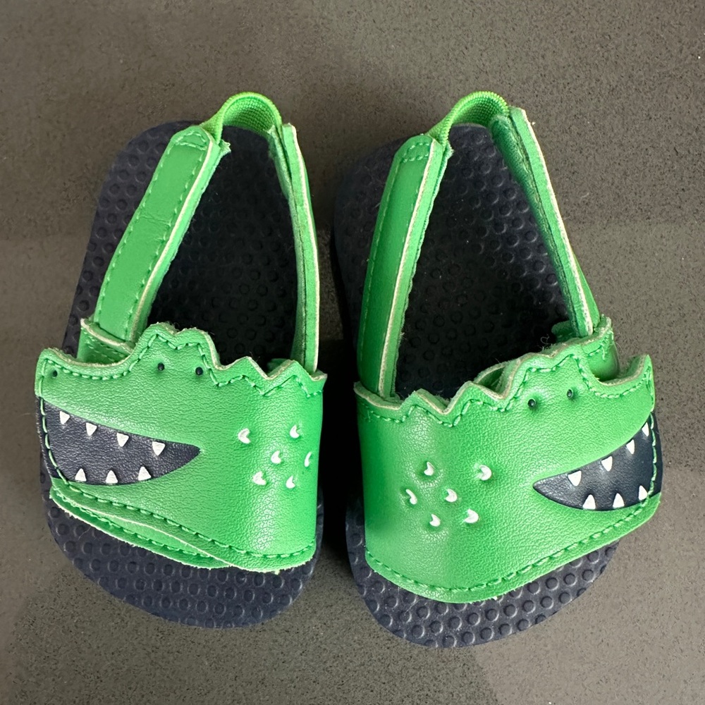 Baby gap flip flop